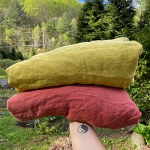 MAGIC LINEN QUEEN FITTED SHEET - moss yellow